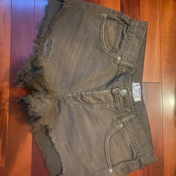 Free People | Shark Bite Shorts | size 27 Olive - Picture 6 of 7